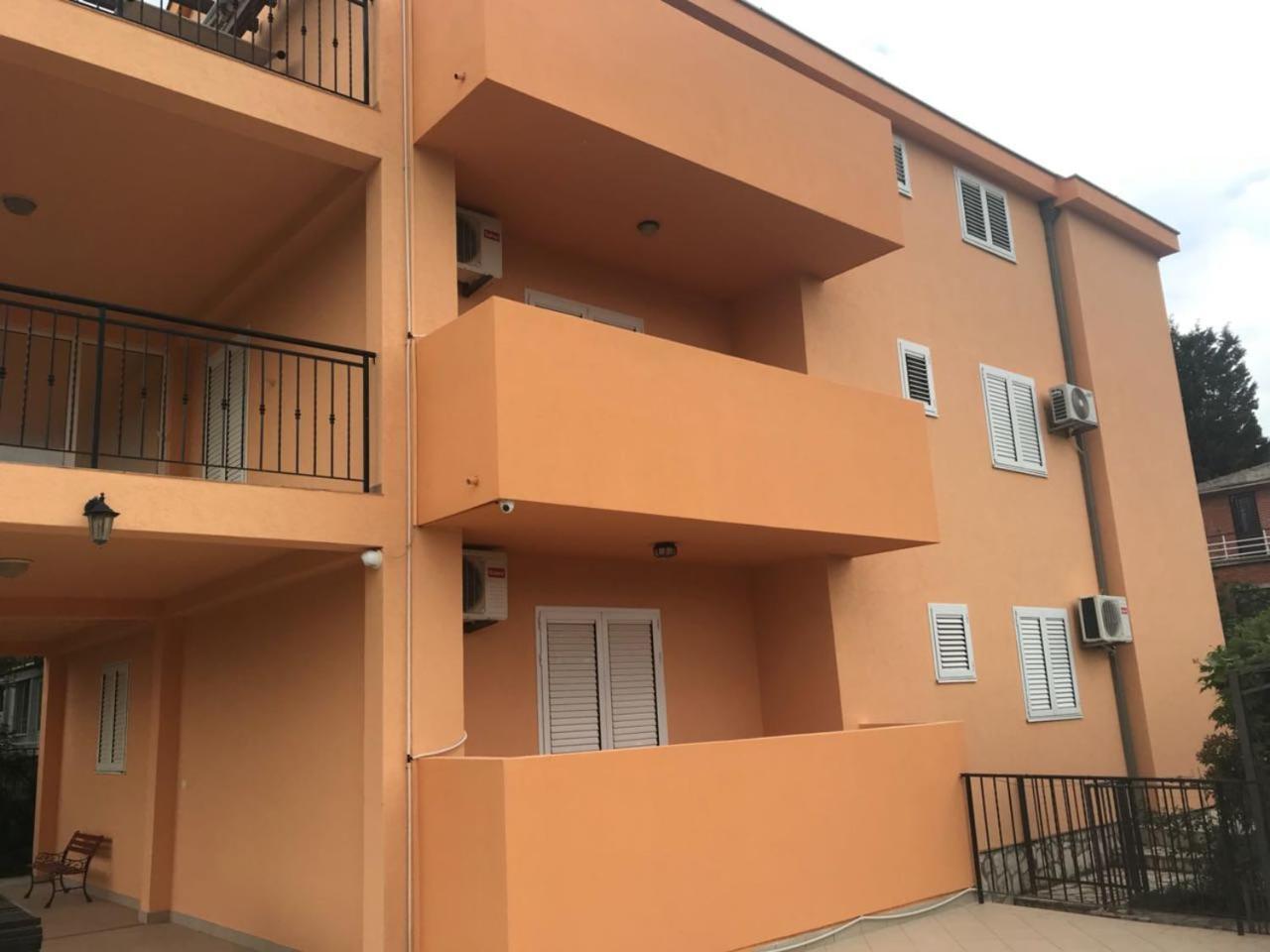 Apartments Villa Viktoria 蒂瓦特 外观 照片