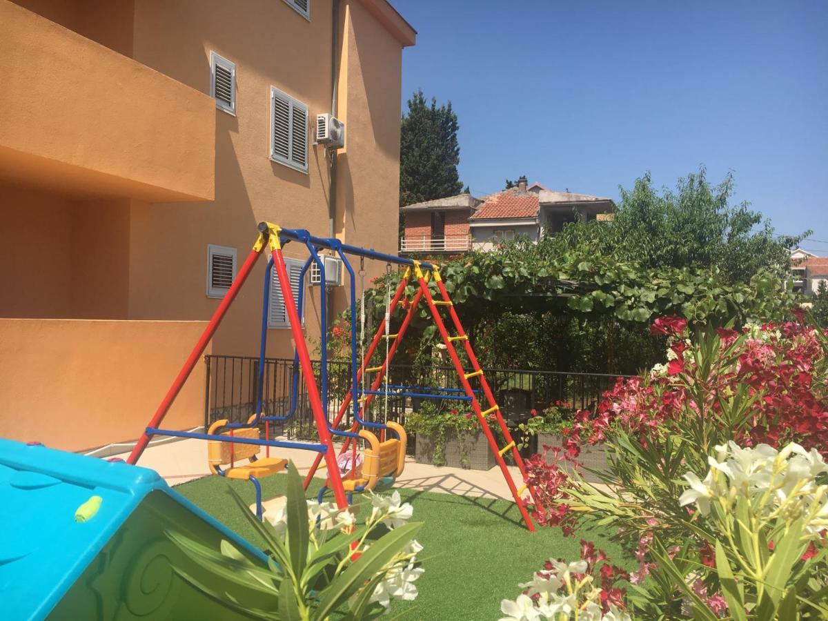 Apartments Villa Viktoria 蒂瓦特 外观 照片